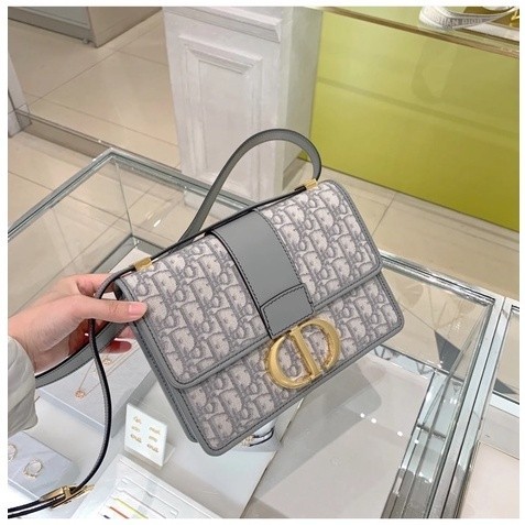 DIOR Dior 30 Montaigne สีเทา jacquard เย็บปักถักร้อยพิมพ์ Montaigne กระเป๋าสะพายกระเป๋า crossbody กร