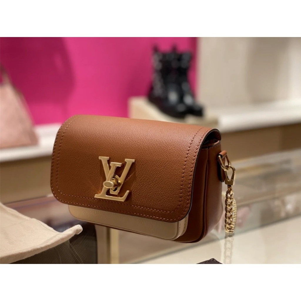 LV หลุยส์ วิตตอง LOCKME TENDER taupe กระเป๋าสะพายข้างกระเป๋าสะพายข้าง M58554