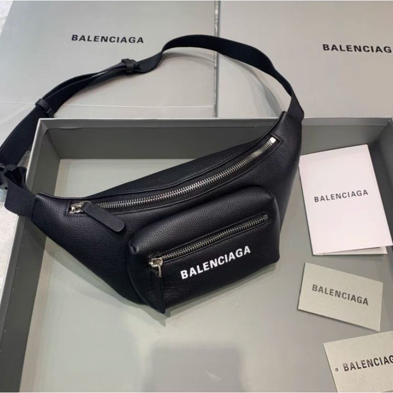 กระเป๋าคาดเอวหนังแท้ Balenciaga มือสอง ไอเทมสุดฮิต สไตล์ unisex ใส่ได้ทั้งชายและหญิง