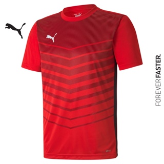 PUMA FOOTBALL - เสื้อเชิ้ตผู้ชายลายกราฟิก ftblPLAY สีแดง - APP - 65681201