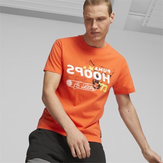 PUMA BASKETBALL - เสื้อยืบาสเก็ตบอลผู้ชาย Franchise Mens Basketball Graphic Tee สีส้ม - APP - 62201201