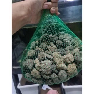 หินภูเขาไฟ 1 กิโลกรัม./พร้อมถุงตาข่าย เกรดA ฝุ่นน้อย🏆 วัสดุกรองตู้ปลา ใส่ถังกรอง ตู้กรอง บ่อกรอง ขนาดเม็ด 1-4cm.