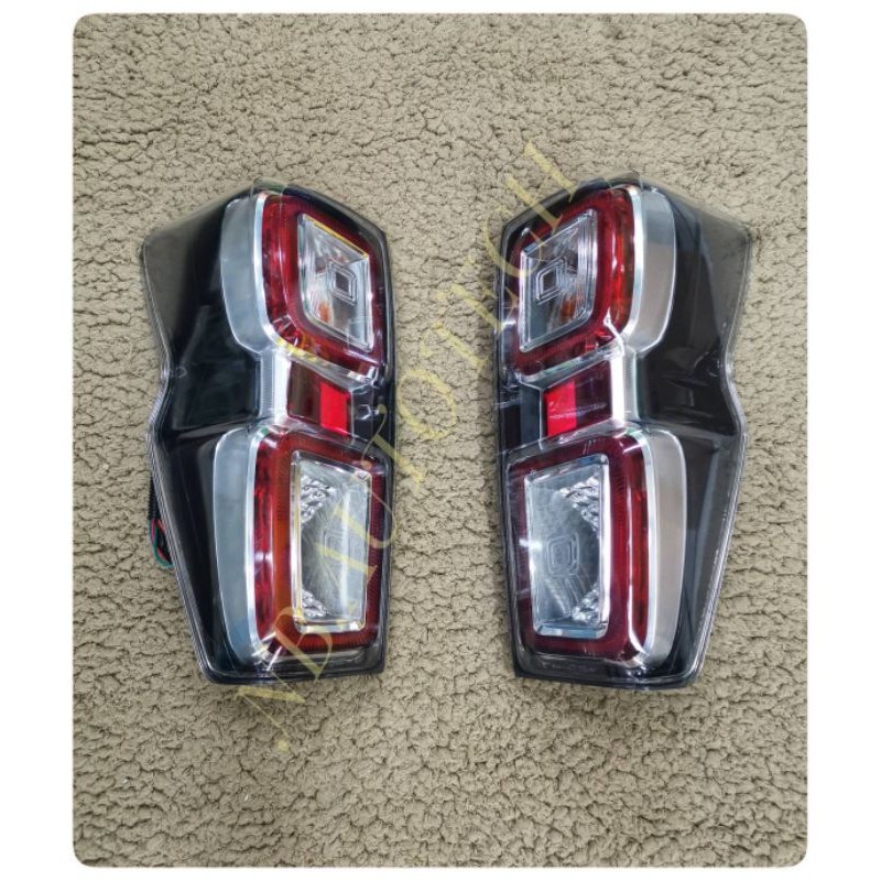 ไฟท้ายดีแมค dmax 2020 2021 top ไฟท้ายแต่ง taillamp isuzu Dmax 2020 รุ่นท้อป มี2สี สโมคและดำ (ราคาต่อ