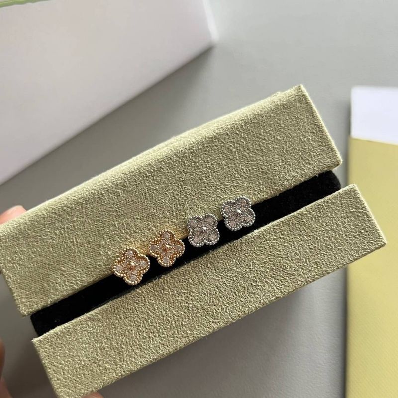 𝑩𝒆𝒔𝒕 𝑺𝒆𝒍𝒆𝒓𝒔 ต่างหู VC (PinkGold)(Silver) Mini **ไม่มี Stamp Logo**ไม่มีกล่อง