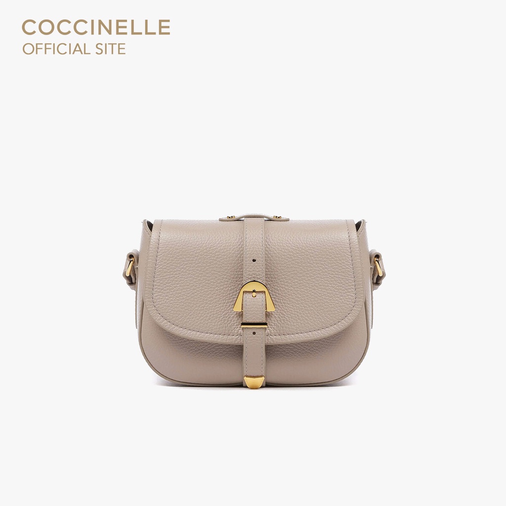 COCCINELLE กระเป๋าสะพายผู้หญิง รุ่น MAGALU' CROSSBODY BAG 150201 สี WARM TAUPE