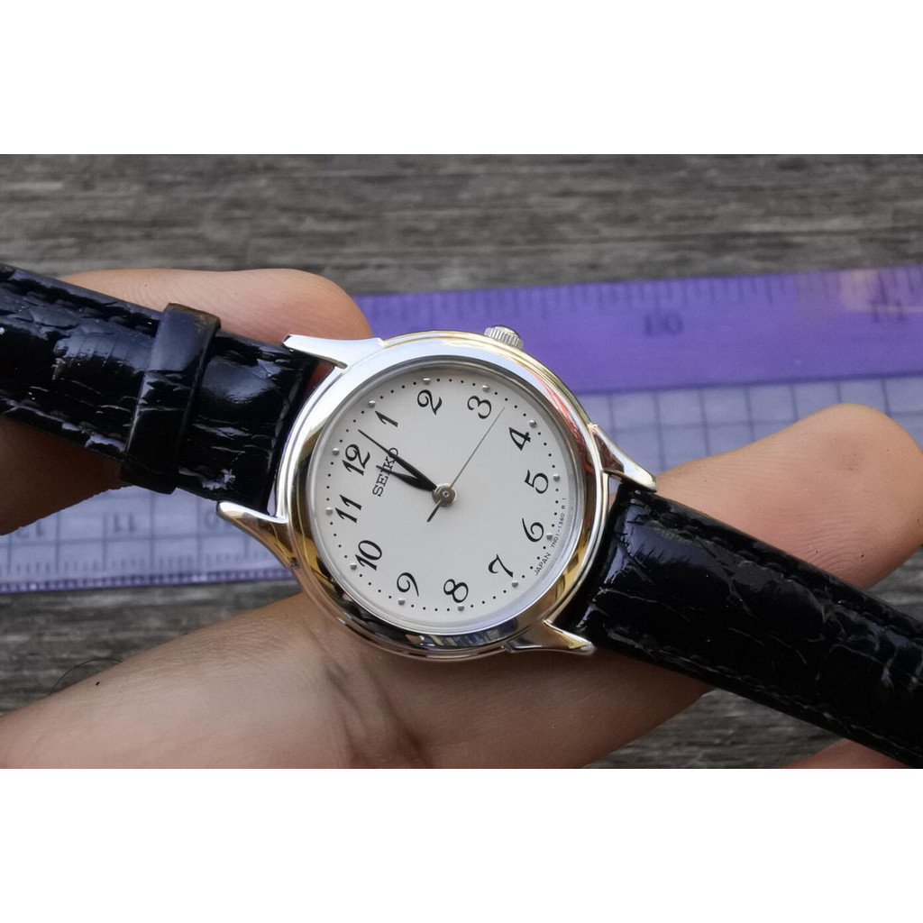 นาฬิกา Vintage มือสองญี่ปุ่น Seiko 7N01 6881 หน้าขาว ผู้ชาย ทรงกลม ระบบ Quartz ขนาด26mm ใช้งานได้ปกติ