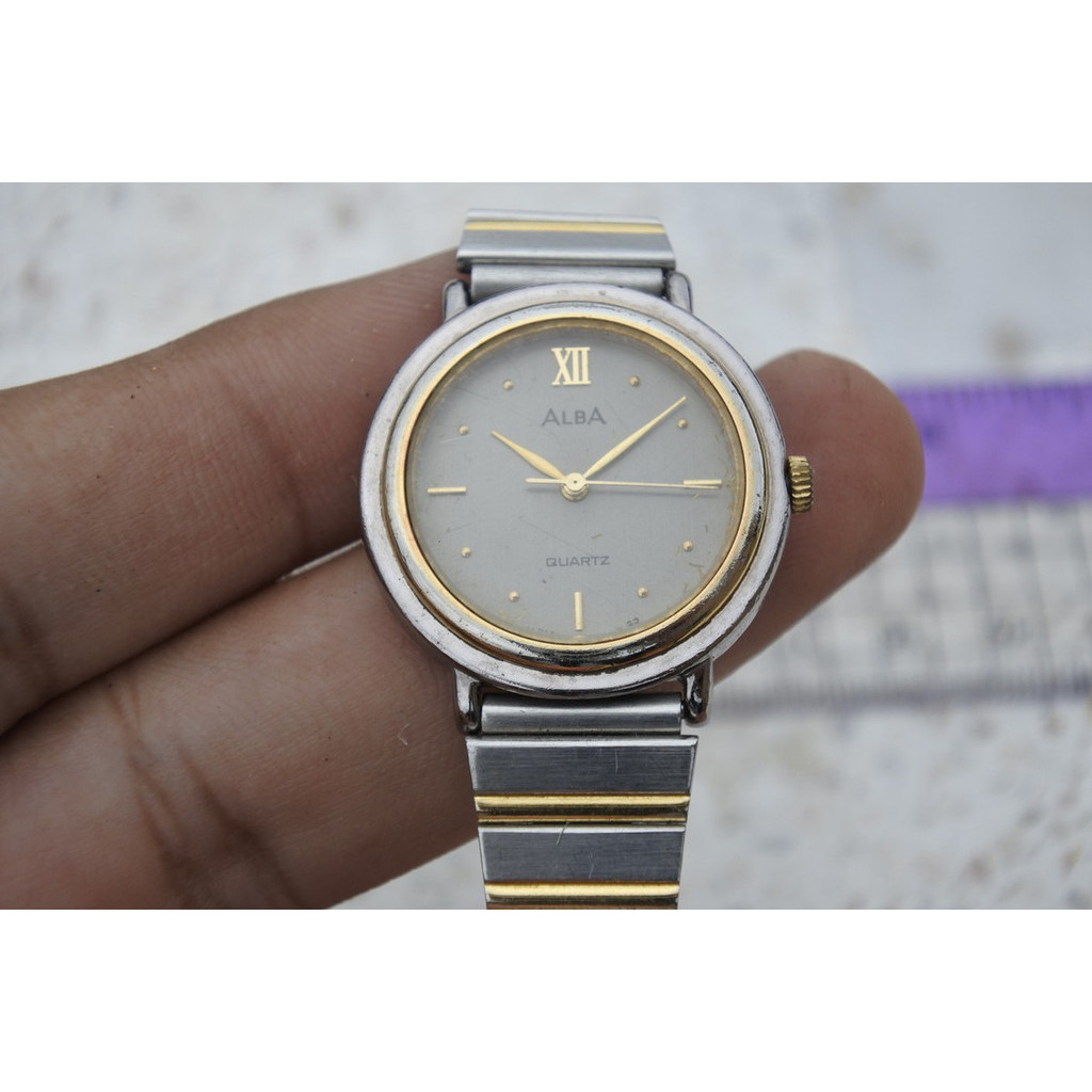 นาฬิกา Vintage มือสองญี่ปุ่น Alba V251 0170 หน้าปัดสีเทา ผู้หญิง ทรงกลม ระบบ Quartz ขนาด27mm ใช้งานได้ปกติ ของแท้