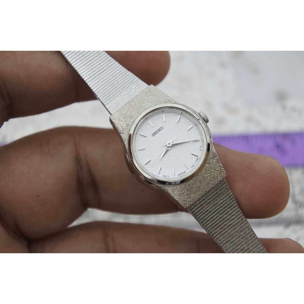 นาฬิกา Vintage มือสองญี่ปุ่น SEIKO ชุบทอง 1N01 0K50 หน้าขาว ผู้หญิง ทรงกลม ระบบ Quartz ขนาด20mm ใช้งานได้ปกติ ของแท้