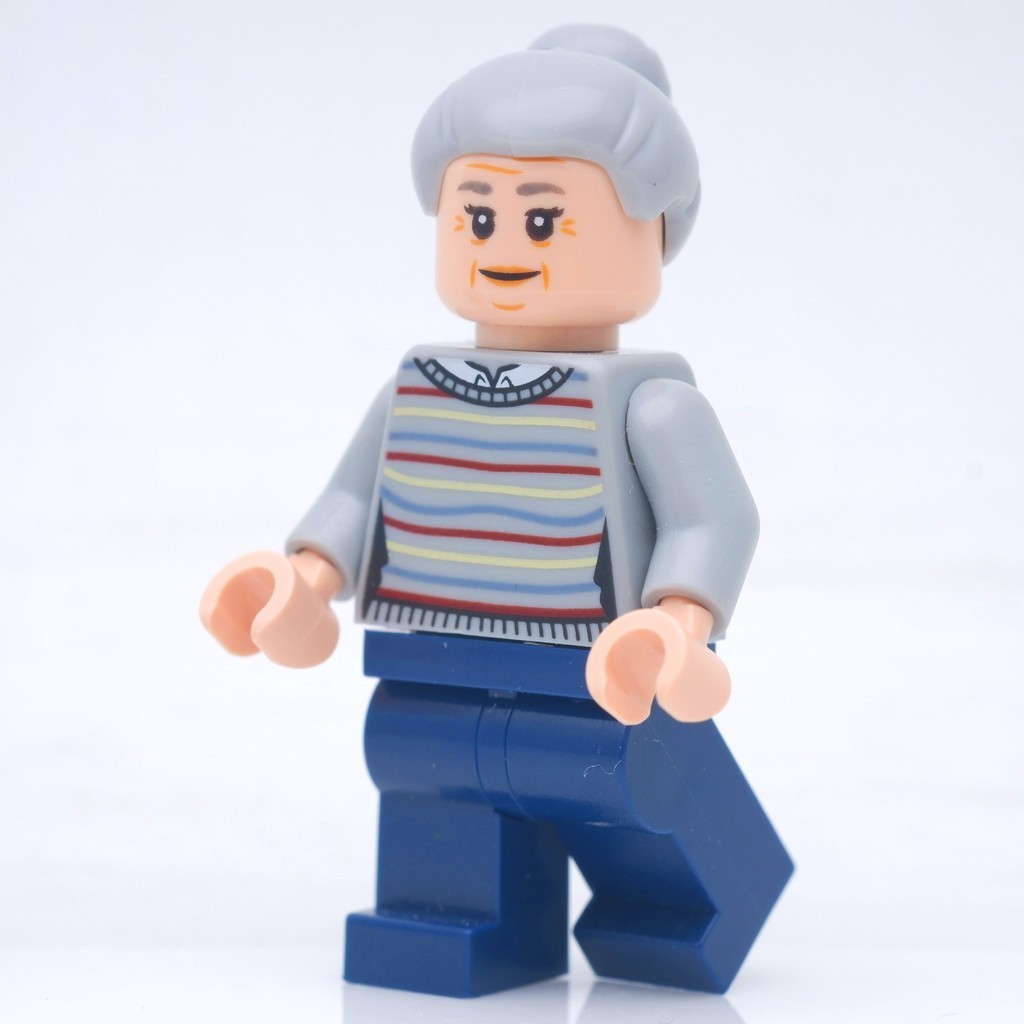 Lego Aunt May Gray Sweater Marvel  *new