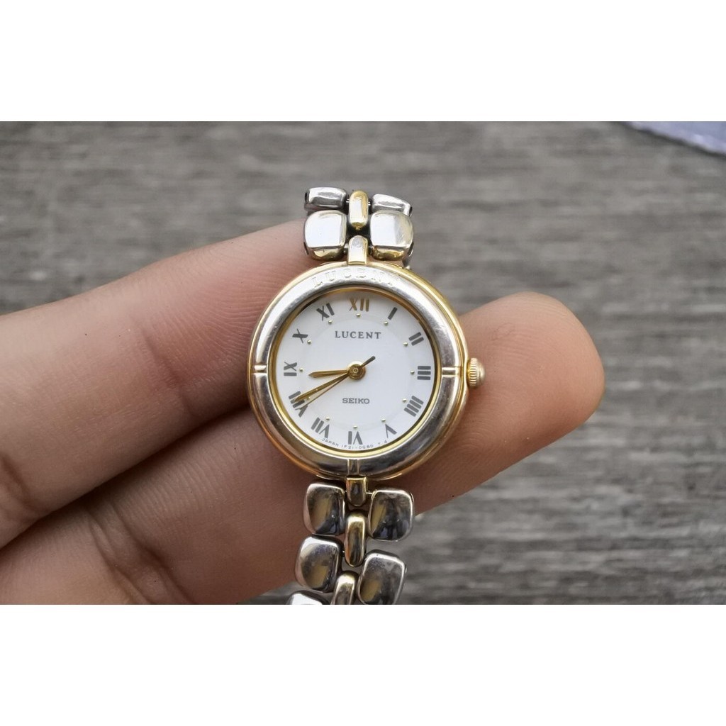 นาฬิกา Vintage มือสองญี่ปุ่น Seiko Lucent 1F21 0E50 Integrated Bracelet ผู้หญิง ระบบ Quartz ทรงกลม 2