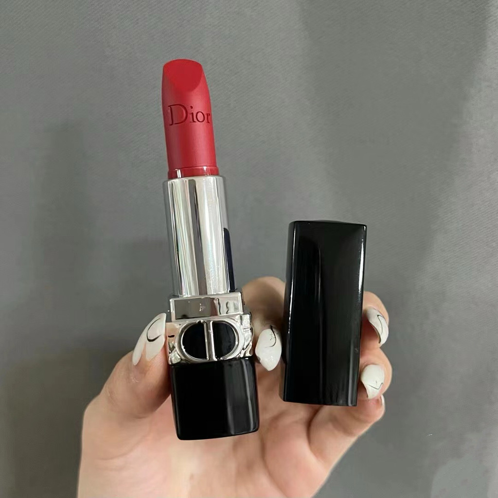 ลิปดิออมีตำหนิ ราคาพิเศษ เบอร์ 999 MATTE ซีเรียสงดสั่งซื้อ