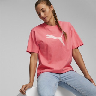 PUMA BASICS - เสื้อยืดผู้หญิง HER สีชมพู - APP - 67310763