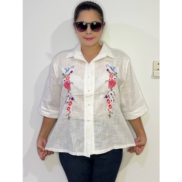 เสื้อลินินงานใหม่กระดุมมุกขอปกเชิ้ตลายงานปักสวยตรงปกรอบอก 50 ใส่ได้