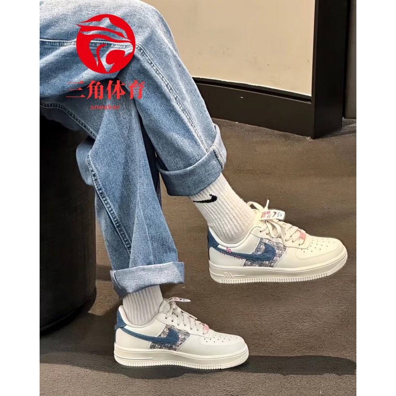 ✲Nike รองเท้าผู้หญิง Nike Air Force 1 Xiaoxiangfeng สีขาวและสีน้ำเงิน Air Force 1 รองเท้าสเก็ตบอร์ดต่ำ FJ7740-1