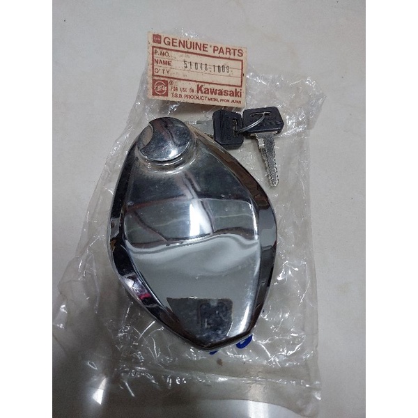 ฝาปิดถังน้ำมัน Kawasaki GTO M1-2-KH250-400-KZ200-KZ250-KZ400 ใหม่เก่าเก็บสวยๆพร้อมกุญแจ 2 ดอก