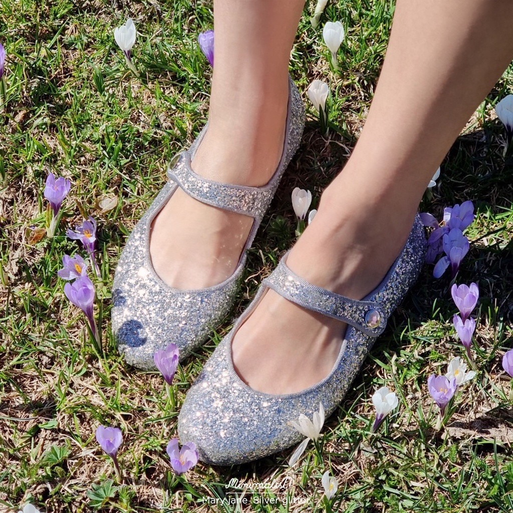 𝐌𝐈𝐍𝐈𝐌𝐀𝐋𝐈𝐒𝐓 รองเท้าแมรี่เจนหนังแกะ รุ่น Mary jane (Silver glitter) หน้าเท้ากว้าง พื้นไม่บาง