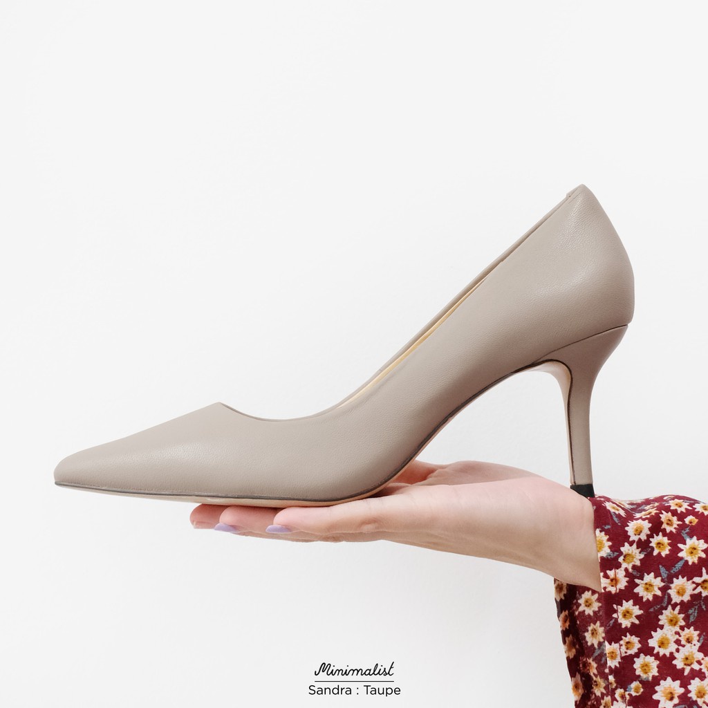 𝐌𝐈𝐍𝐈𝐌𝐀𝐋𝐈𝐒𝐓 รองเท้าส้นสูงหนังแกะ รุ่น sandra (taupe) สูง 3 นิ้ว รองเท้าคัทชูสุดคลาสสิค