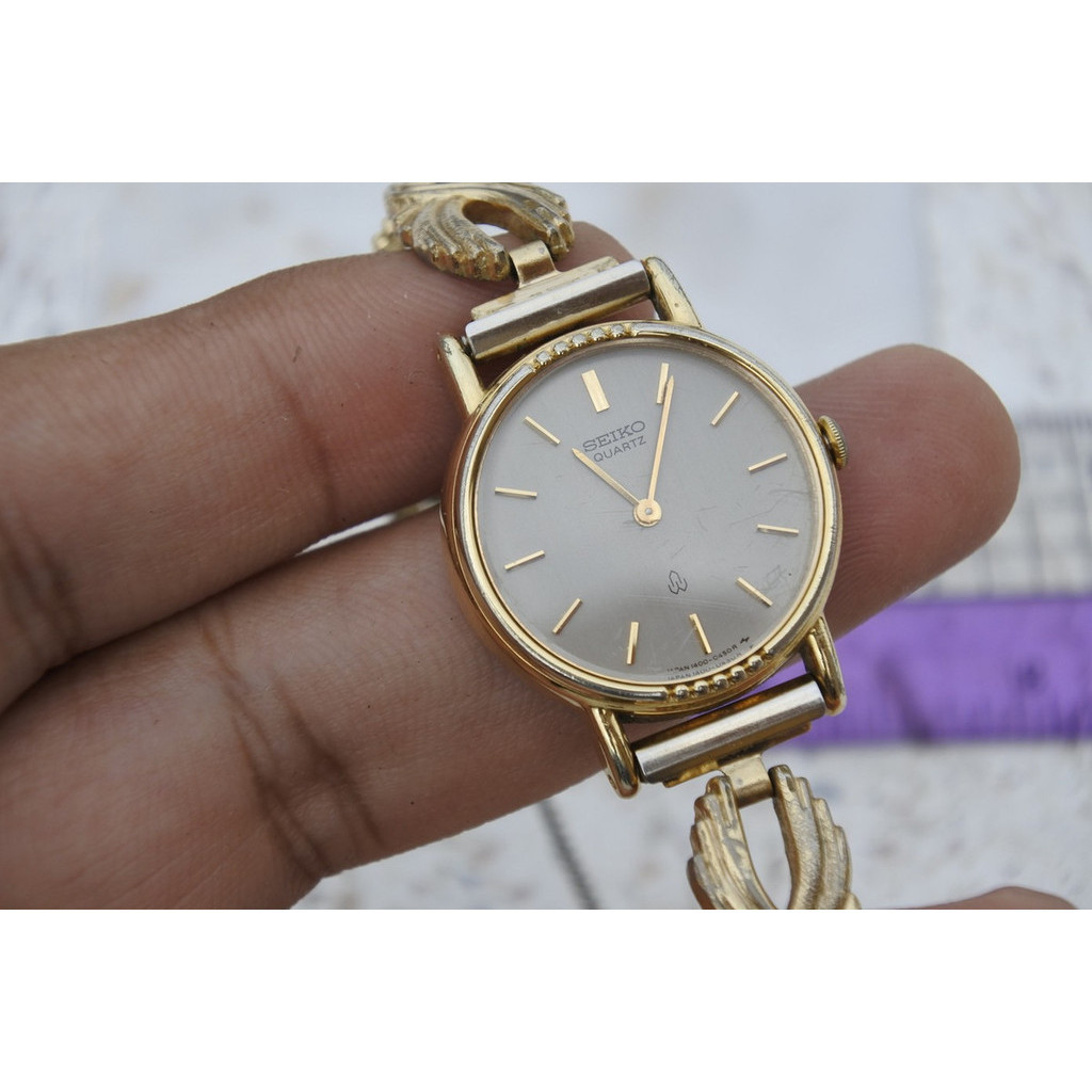 นาฬิกา Vintage มือสองญี่ปุ่น SEIKO ชุบทอง 1400 0100 หน้าขาว ผู้หญิง ทรงกลม ระบบ Quartz ขนาด24mm ใช้งานได้ปกติ ของแท้
