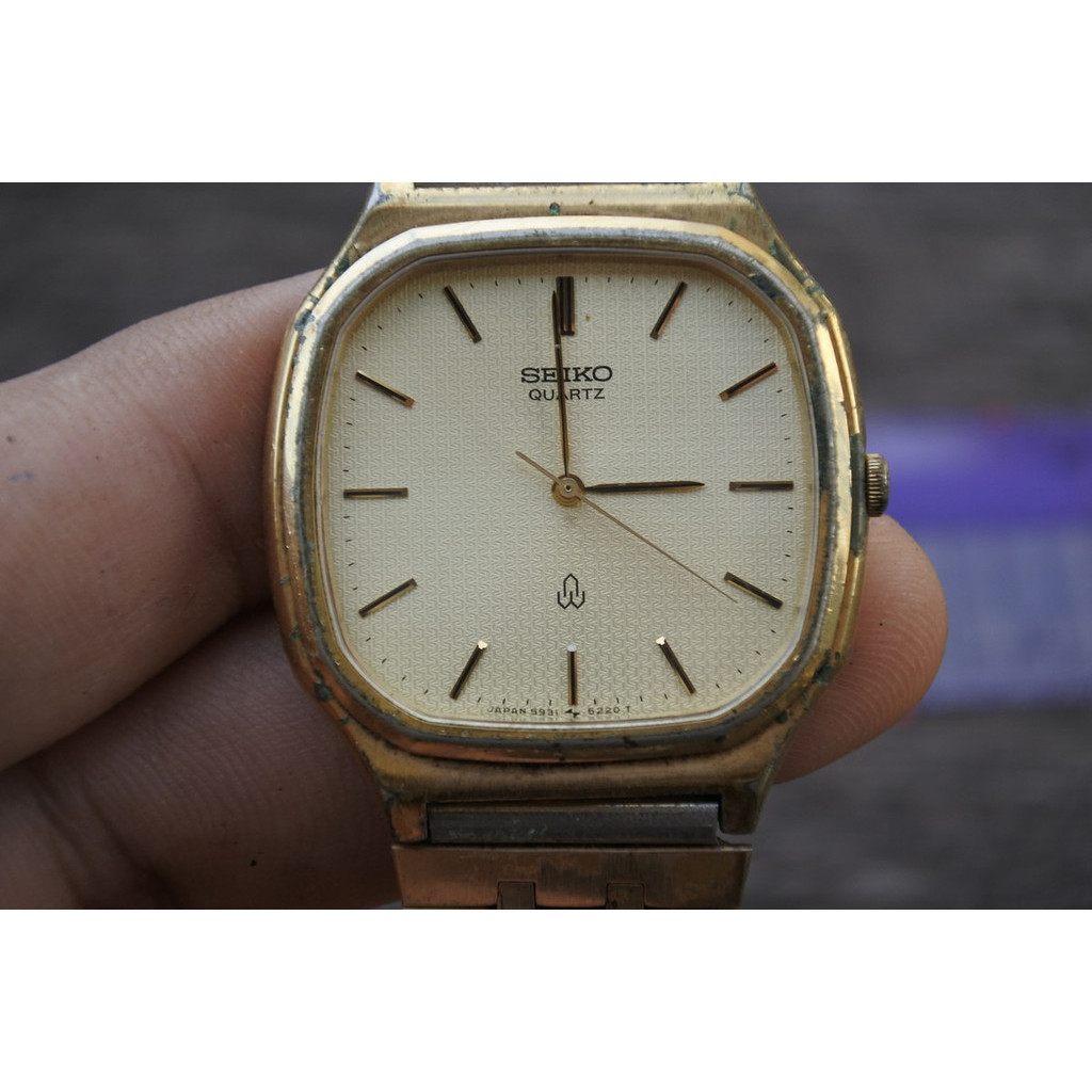 นาฬิกา Vintage มือสองญี่ปุ่น SEIKO ชุบทอง 5931 5210 หน้าสีเหลืองทอง ผู้ชาย ทรงสี่เหลี่ยม Quartz ขนาด37mm ใช้งานได้ปกติ