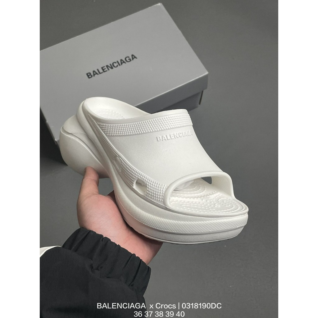 ของแท้  BALENCIAGA Mold Rubber Slide Sandals รองเท้าแตะพื้นหนา รองเท้าแฟชั่นสตรี รองเท้าแตะระบายอากาศ