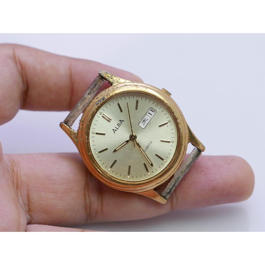 นาฬิกา Vintage มือสองญี่ปุ่น ALBA V733 X030 ระบบ QUARTZ ผู้ชาย ทรงกลม กรอบทอง หน้าทอง 33มม