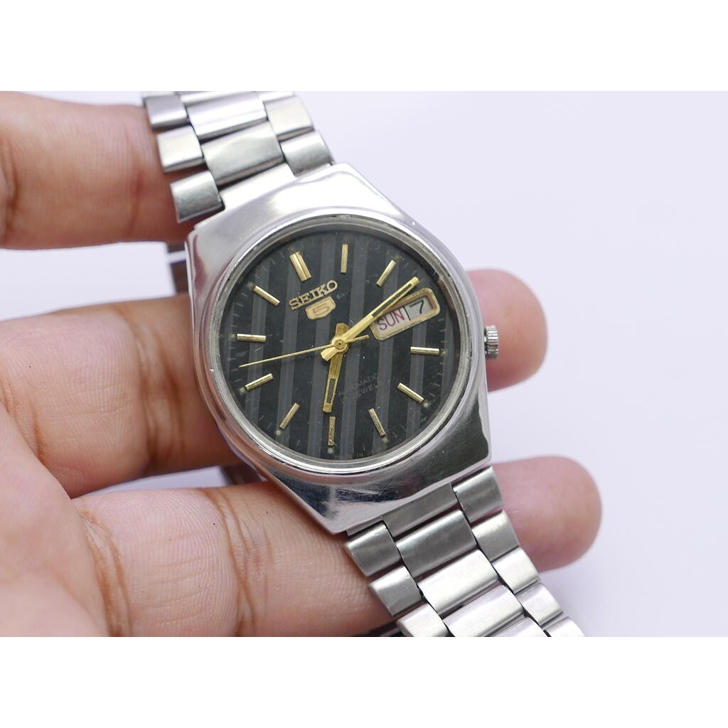 นาฬิกา Vintage มือสองญี่ปุ่น Seiko5 ระบบ Automatic 6309 8061 ผู้ชาย หน้าปัดสีดำลาย 35มม เสียต้องล้างเครื่อง ขายตามสภาพ