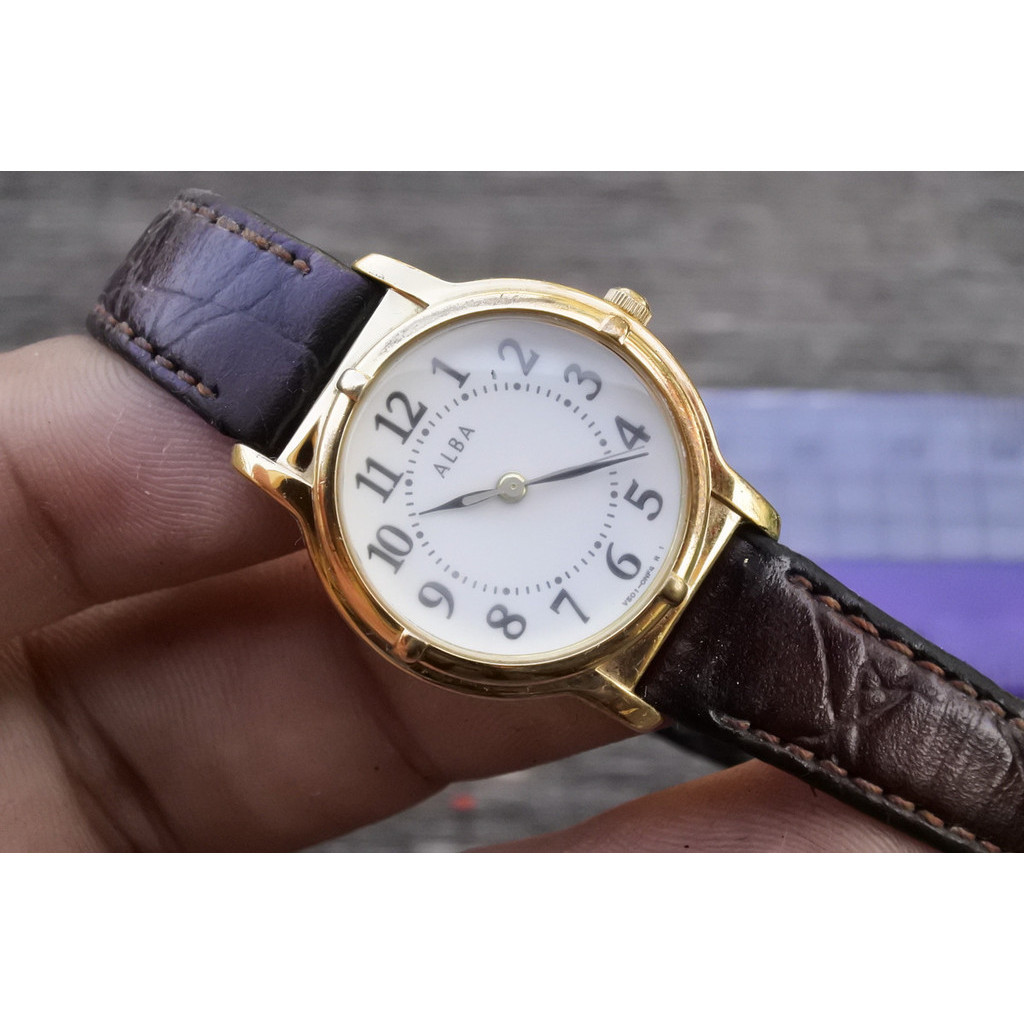 นาฬิกา Vintage มือสองญี่ปุ่น Alba V501 0EE0 White Dial ผู้หญิง ทรงกลม ระบบ Quartz ขนาด26mm