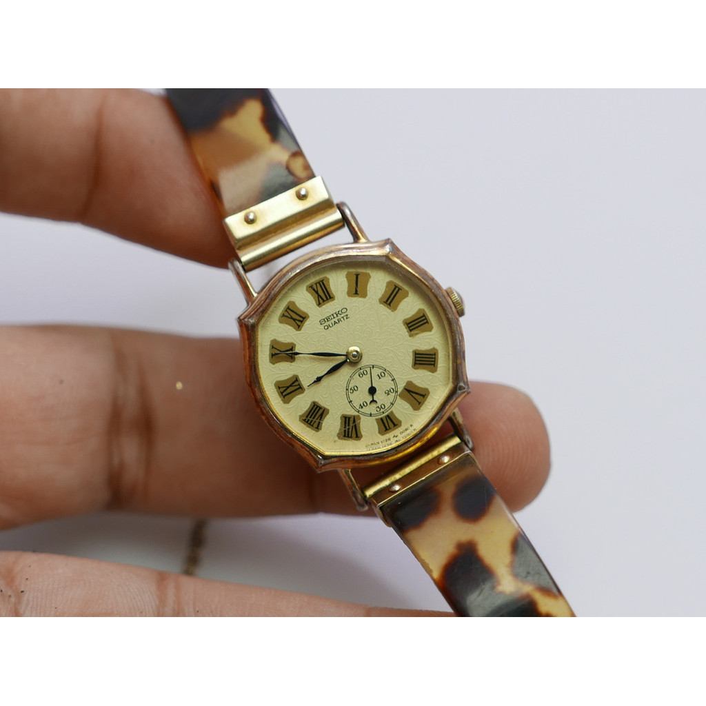 นาฬิกา Vintage มือสองญี่ปุ่น Seiko Gold Plated 1428 5010 Roman Numeral Dial ผู้หญิง ทรงกลม ระบบ Quartz ขนาด20mm