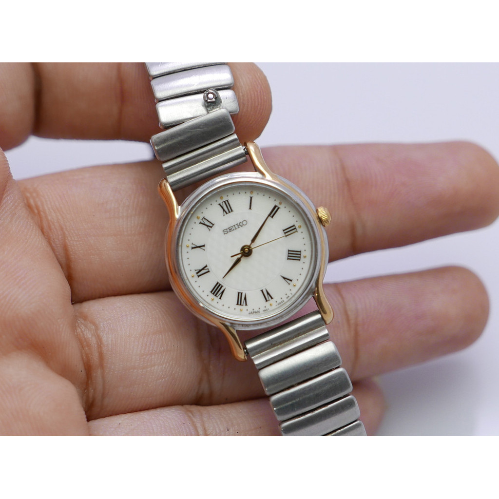 นาฬิกา Vintage มือสองญี่ปุ่น Seiko 1N01 0BX0 Roman Numeral Dial ผู้หญิง ทรงกลม ระบบ Quartz ขนาด25mm