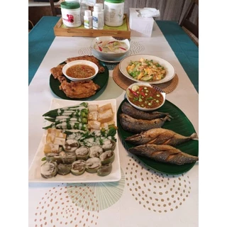 ถาดใบตองใส่อาหาร มี3แบบให้เลือก