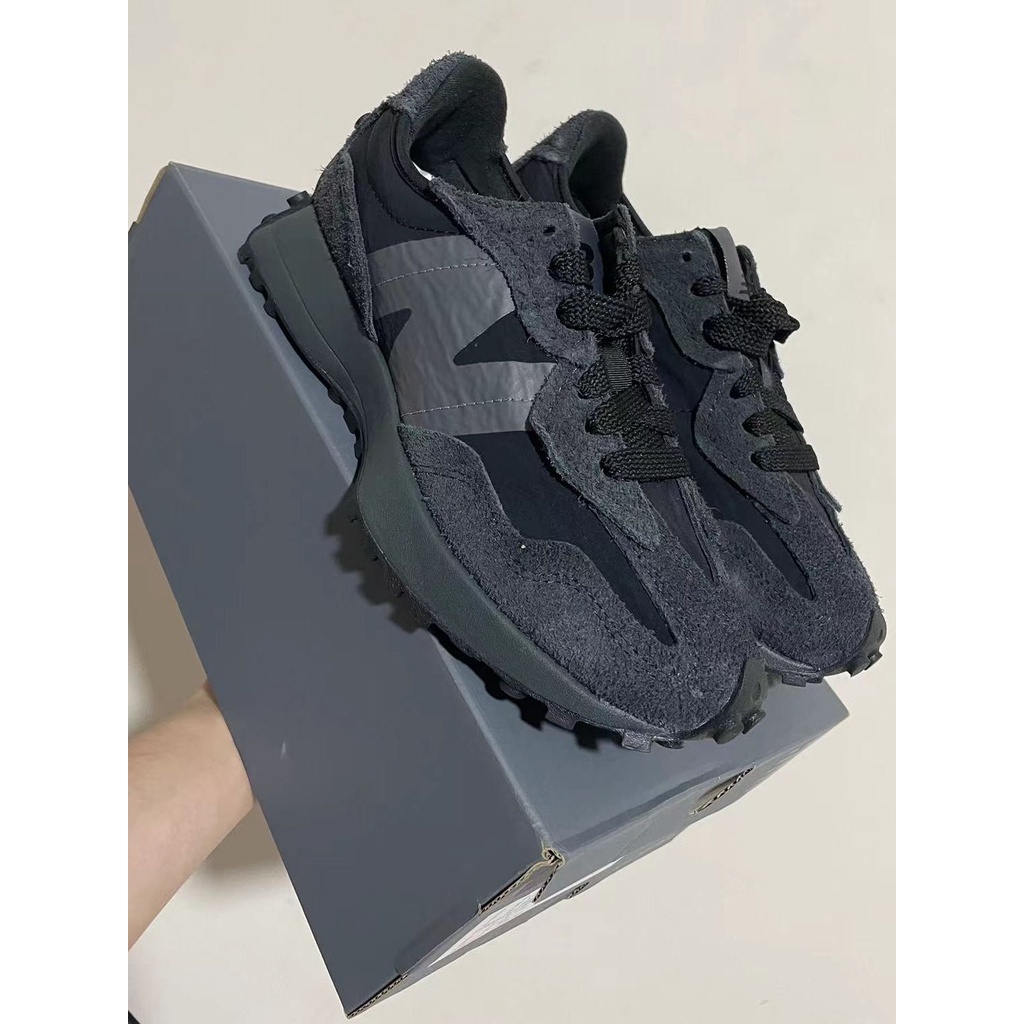 ▩✗☍New Balance NB23 Yuanzu Grey 327 Series สีดำและสีขาวรองเท้าบุรุษและสตรีกีฬาและรองเท้าวิ่งลำลอง U3