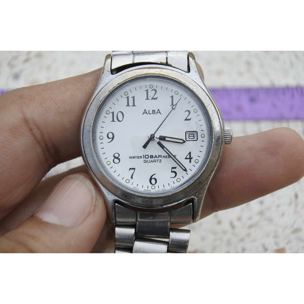 นาฬิกา Vintage มือสองญี่ปุ่น Seiko V732 0L80 หน้าขาว ผู้ชาย ทรงกลม ระบบ Quartz ขนาด36mm ใช้งานได้ปกติ ของแท้