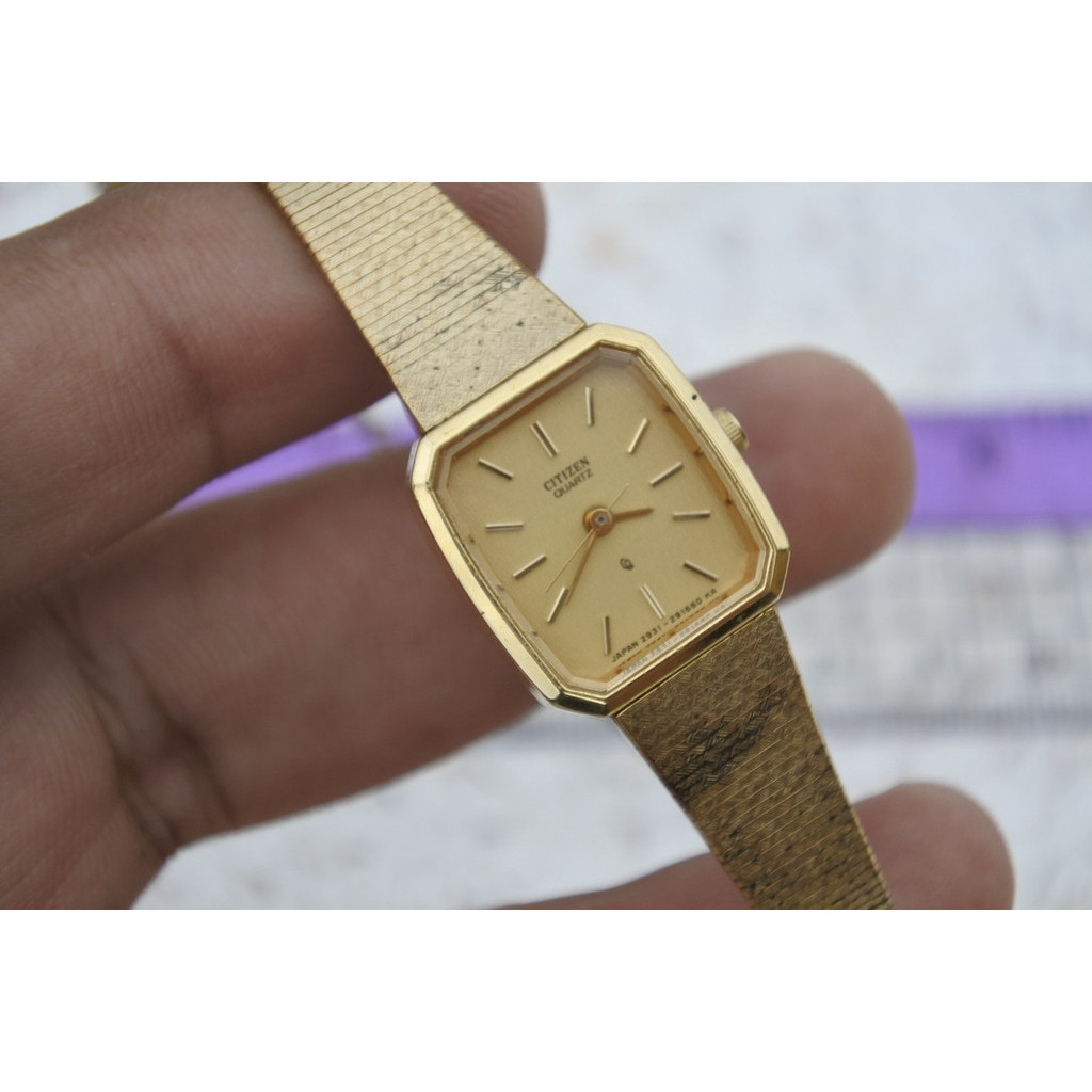 นาฬิกา Vintage มือสองญี่ปุ่น CITIZEN ชุบทอง หน้าสีเหลืองทอง ผู้หญิง ทรงสี่เหลี่ยม Quartz ขนาด18mm ใช้งานได้ปกติ ของแท้
