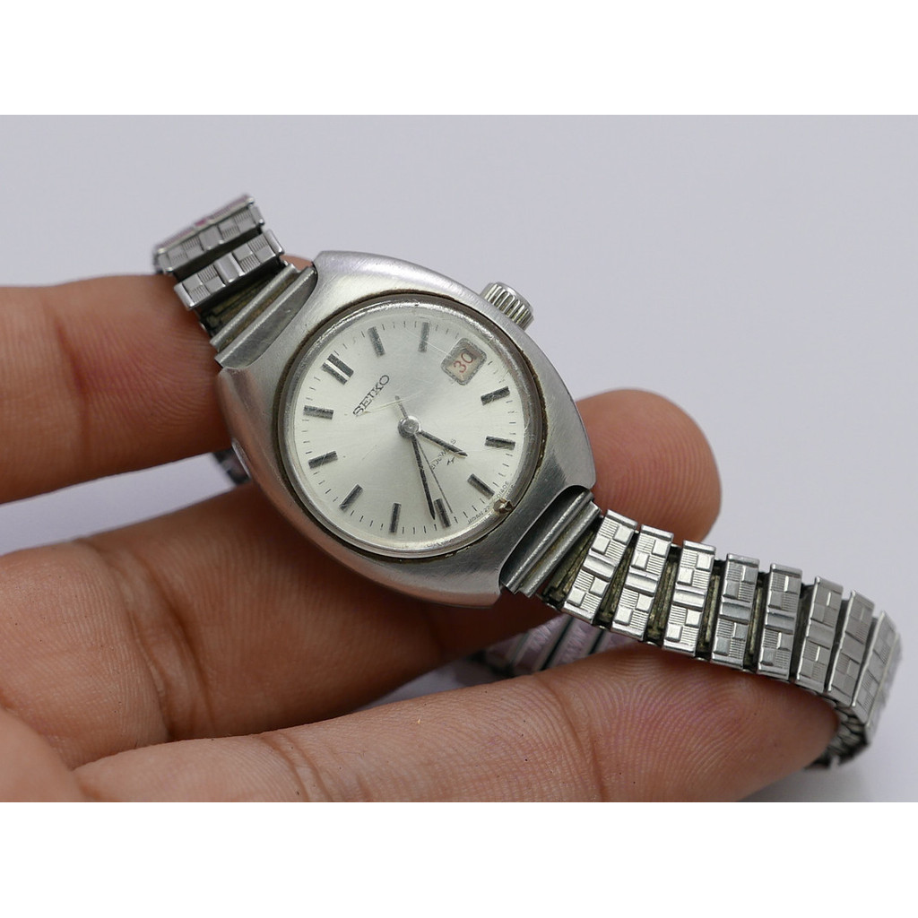นาฬิกา Vintage มือสองญี่ปุ่น Seiko 2202 0100 Silver Dial ผู้หญิง ทรงกลม ระบบ Automatic ขนาด25mm