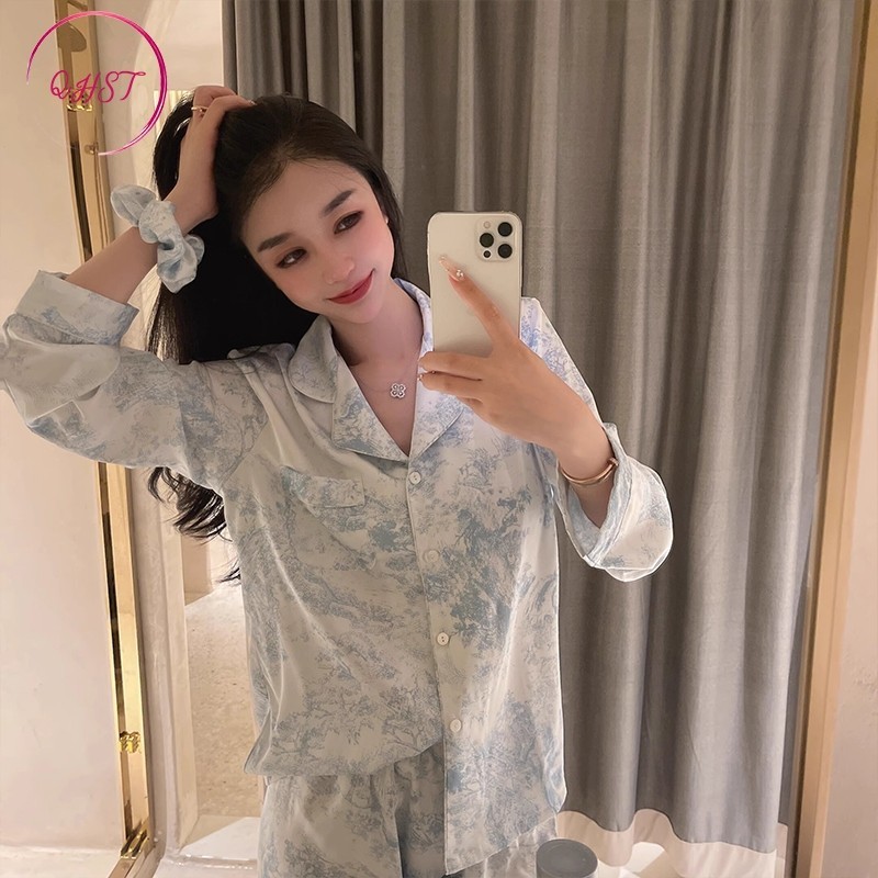 อะไรนะ ชุดนอนผู้หญิงหมึกจิตรกรรมสีฟ้าพิมพ์สูทผ้าไหมแขนยาวกระชับนุ่มซาตินนําเข้าชุดนอนผู้ใหญ่