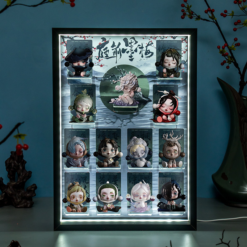 ตู้โชว์ SKULLPANDA Qianqianmomei มีไฟสวยงาม ตั้งโชว์ได้ครบเซ็ท (pre order)