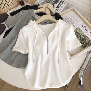 เสื้อครอป ท็อป เสื้อครอป เสื้อยืดผู้หญิงมีฮู้ดครึ่งซิปสไตล์เพียวๆเสื้อแขนสั้นสีขาวทรงหลวมดูผอมสไตล์เกาหลีแบบใหม่ฤดูร้อน ins