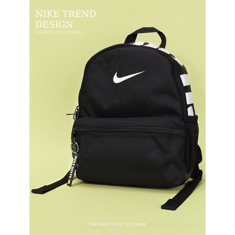 ✻❀NIKE Nike กระเป๋านักเรียนขนาดเล็กมินิน้ำหนักเบากระเป๋ากีฬาลำลองกระเป๋าเป้สะพายหลังนักเรียนเด็กอย่างเป็นทางการแท้ BA555