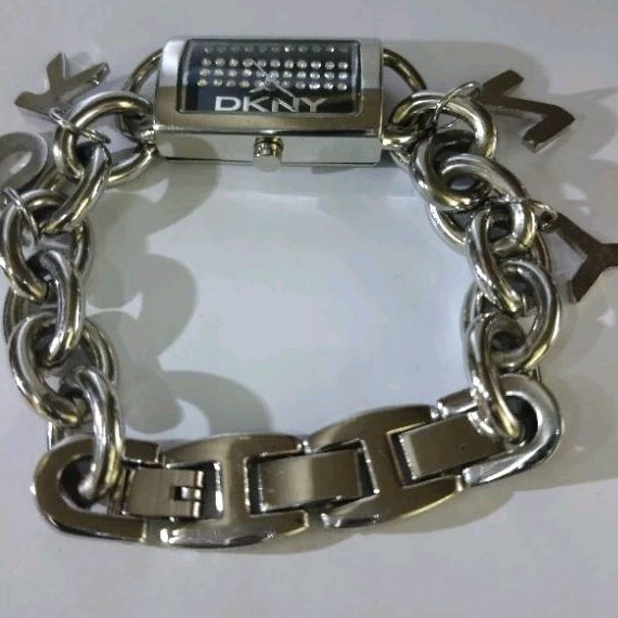 DKNY Silver Stainless Steel Bracelet Watch, Usedนาฬิกาแบรนด์มือสอง