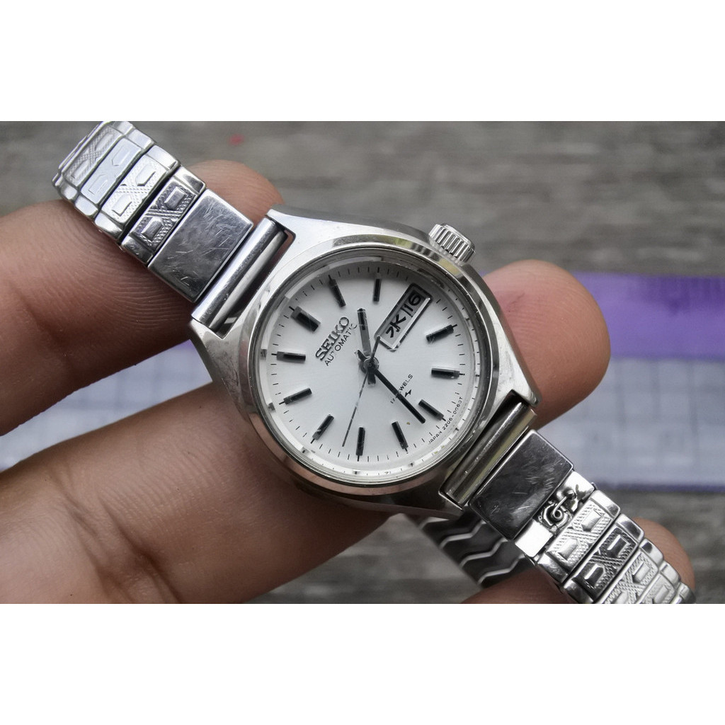 นาฬิกา Vintage มือสองญี่ปุ่น Seiko 2206 0480 White Dial ผู้หญิง ทรงกลม ระบบ Automatic ขนาด26mm