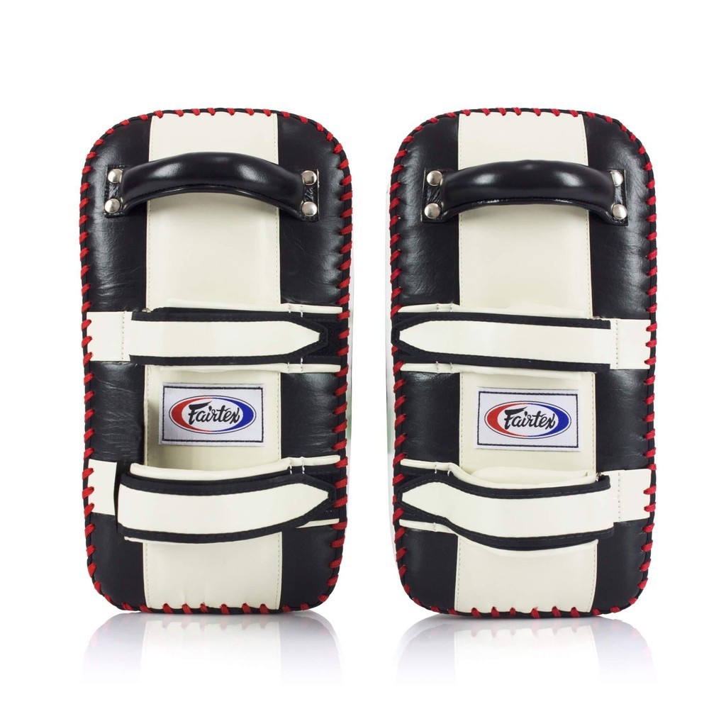 FAIRTEX - เป้าเตะทรงโค้งรุ่นมาตรฐาน (สีดำ/ขาว) - Curved Kick Pads Standard BK/W