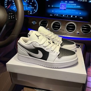 aj1 รองเท้าผ้าใบผู้ชายและผู้หญิงต่ำสีดำและสีขาวระบายอากาศได้