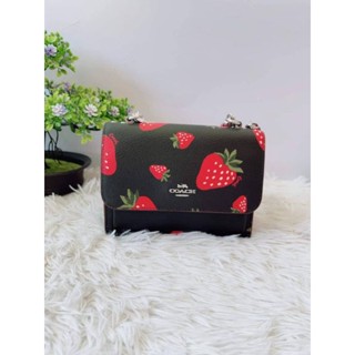 🍓🍓กระเป๋าสะพายสีใหม่ ลายน้องสตอเบอรี่ น่ารักฝุดๆๆ👜🍓🍓
👜🍓🍓New Coach Mini Klare Crossbody With Wild Strawberry Print🍓🍓