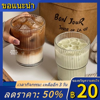 ☬☫☢Ins ถ้วยกาแฟแก้วลายแนวตั้งพร้อมฝาปิดและถ้วยน้ำฟางถ้วยน้ำแข็งมูลค่าสูงในครัวเรือนถ้วยนมลาเต้อเมริกัน