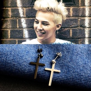 ♝✤แบรนด์อินเทรนด์ CROSS ต่างหูยาว Kwon Zhilong GD ต่างหูสไตล์เดียวกันเครื่องประดับหูผู้ชายอินเทรนด์ Punk ต่างหูเหล็กไทเท