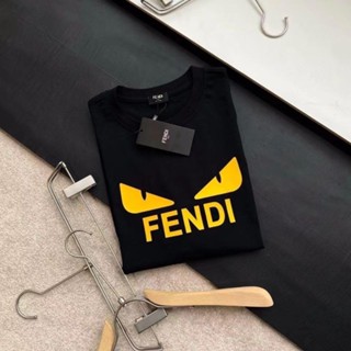 Fendi เสื้อยืดแขนสั้น ผ้าฝ้ายแท้ พิมพ์ลายโลโก้ แฟชั่นฤดูใบไม้ผลิ และฤดูร้อน สําหรับผู้ชาย และผู้หญิง 2023