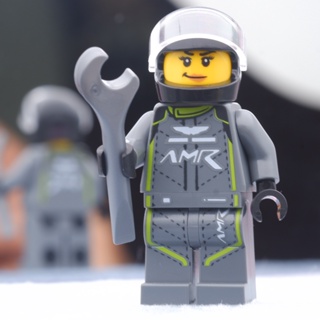 LEGO Aston Martin Valkyrie AMR Pro Driver Speed Champions Town &amp; City