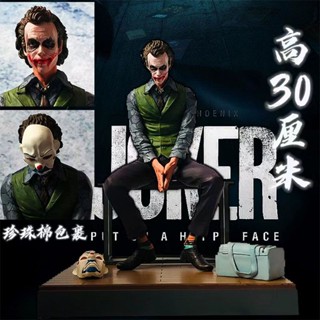 ◙JOKER Heath Ledger Marvel DC Suicide Squad Joker นั่งรูปการ์ตูนอเมริกันเดสก์ท็อปชุดเครื่องประดับ