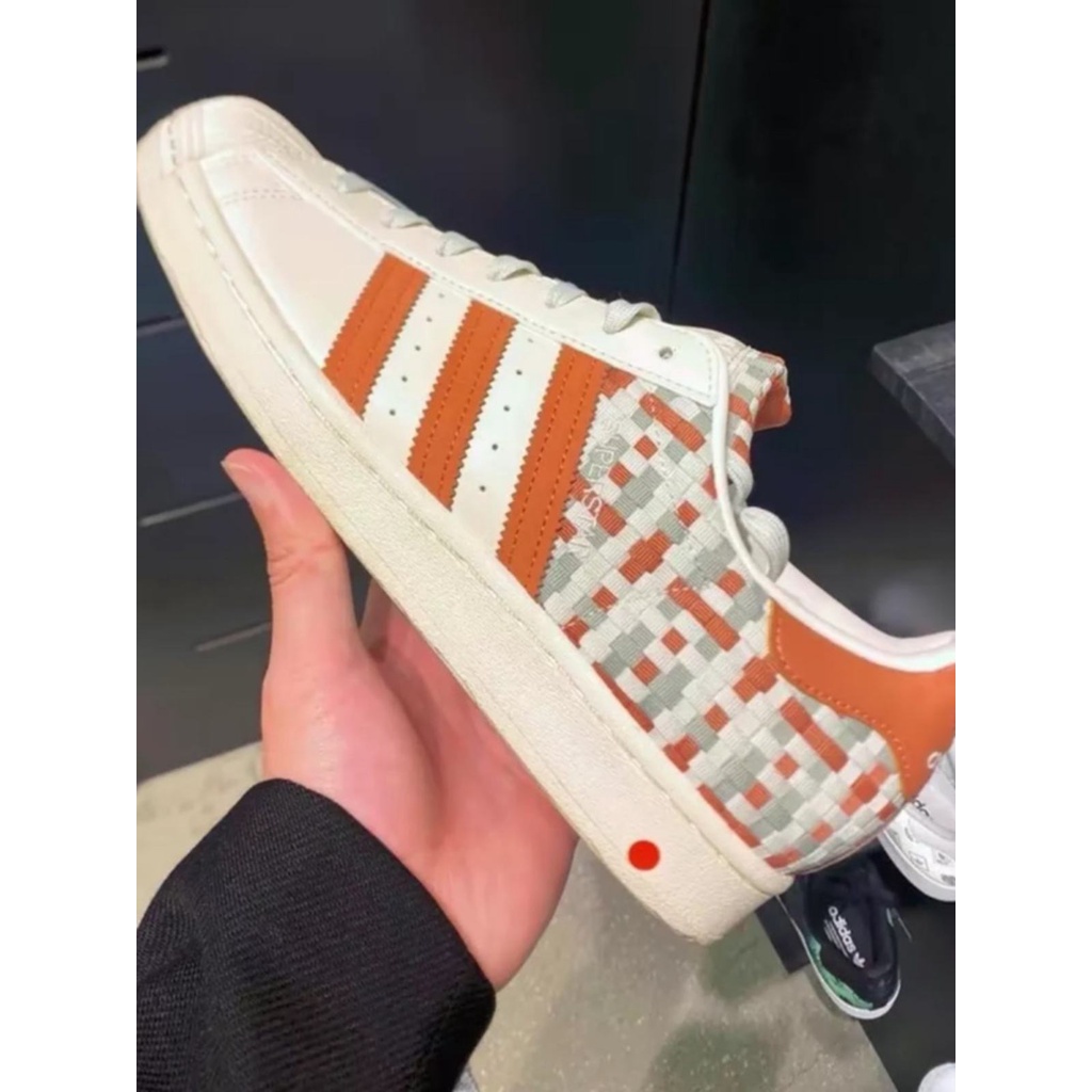 ☂❦﹊Adidas SUPERSTAR คู่รองเท้าผ้าใบลำลองทรงต่ำแบบคลาสสิก GV9230