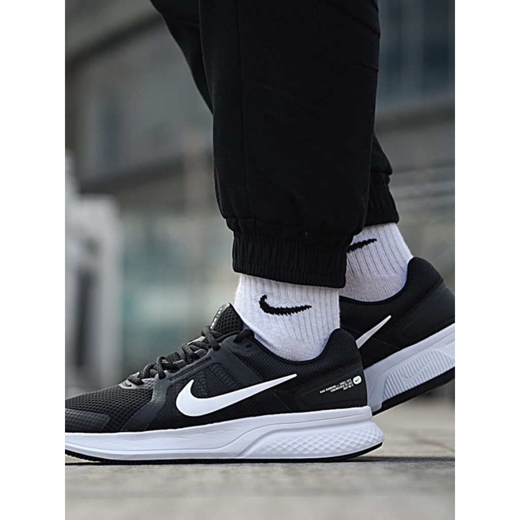 ✾♣☈Nike รองเท้าบุรุษและสตรี Nike RUN SWIFT2 รองเท้าวิ่งลำลองน้ำหนักเบาระบายอากาศได้ต่ำ CU3517-004